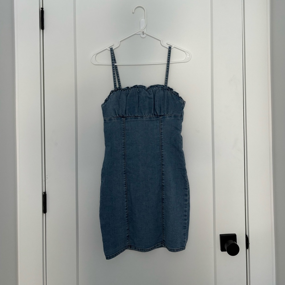 Denim Bodycon Ruffle Dress - Picture 3 of 7